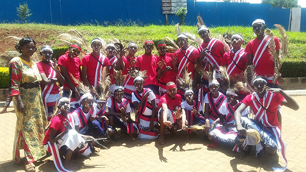Gruppenfoto der Tänzer der Harambee Garden School beim Kenya Music Festival